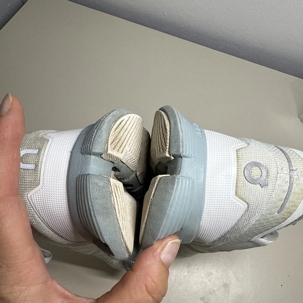 On Running Women's Light Grey Athletic Shoes Size (9) 40.99036